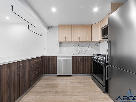 3rd image of 21 Meserole St #409