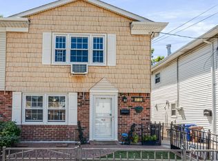 3720 Brookside St, Little Neck, NY 11363