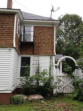 Side entry & unique yard gate.