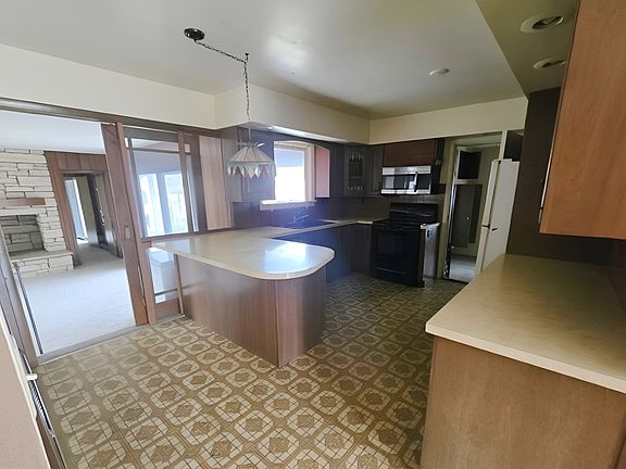 5th image of 302 Garrett St
