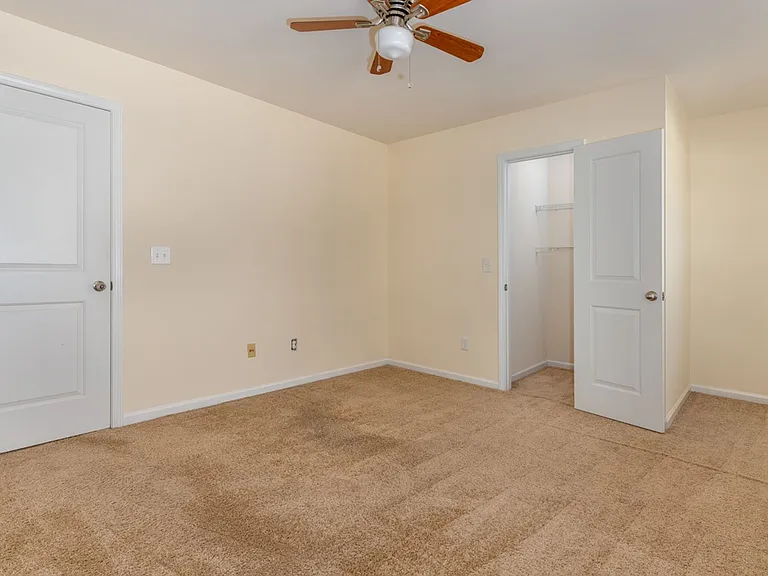 330 Gracemount Ln — Photo 16