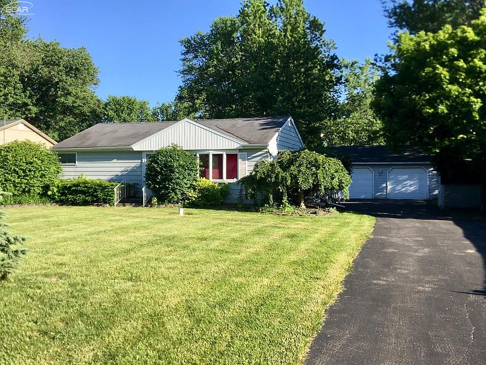 1st image of 6026 Surrey Ln
