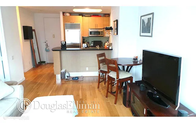 Rented by Douglas Elliman | media 21