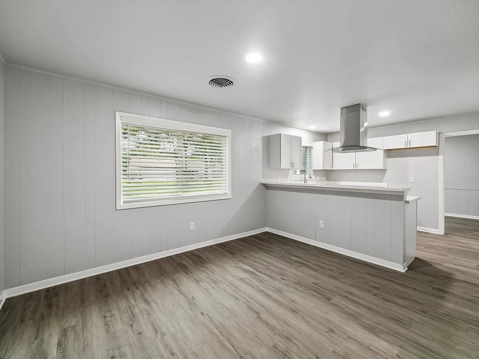 3 bed, 2.5 bath, 1175 sqft, $2,295 — Photo 3