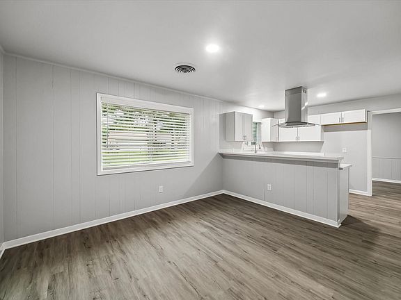 3rd image of 4114 Hill Oak Dr