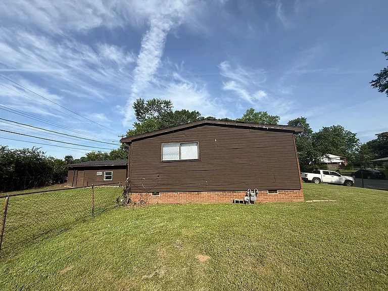 593 Bonwood Ave — Photo 16