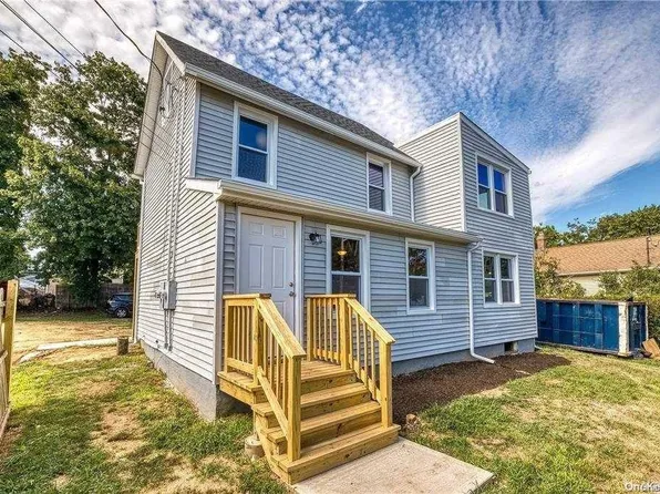 18 E 5th Street, Huntington Station, NY 11746