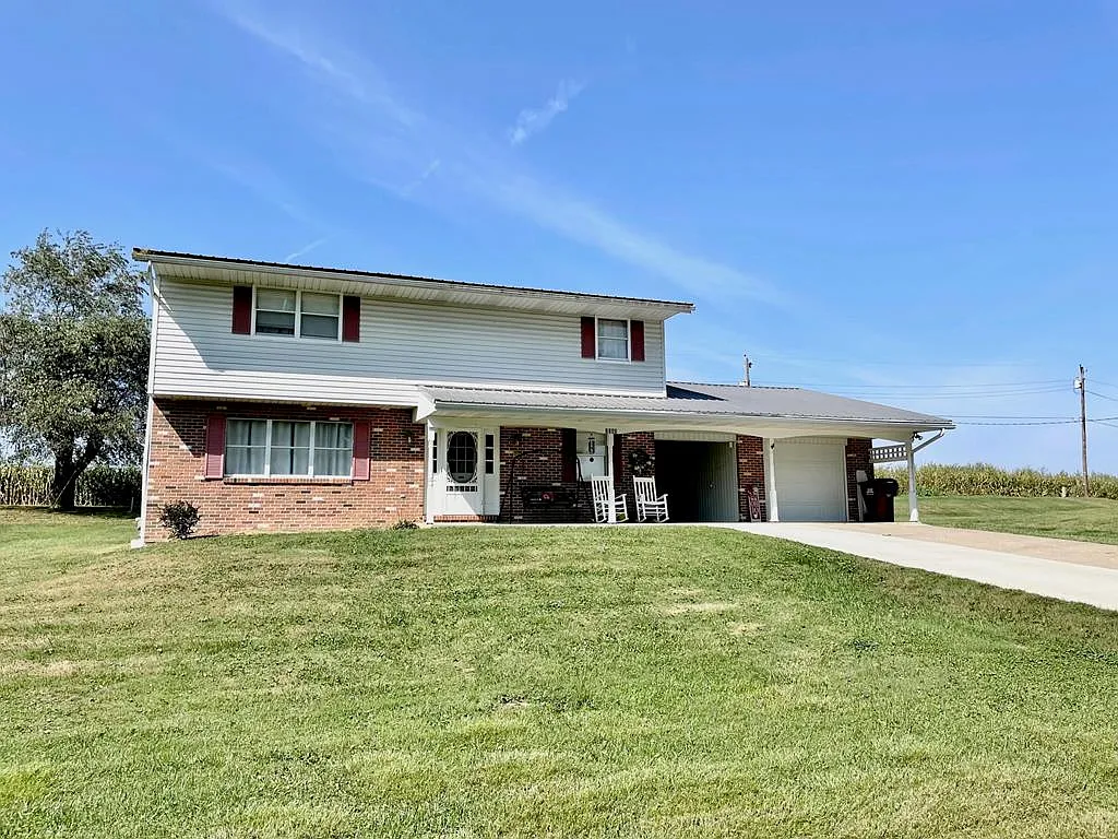 2743 Fairlane Dr photo 1