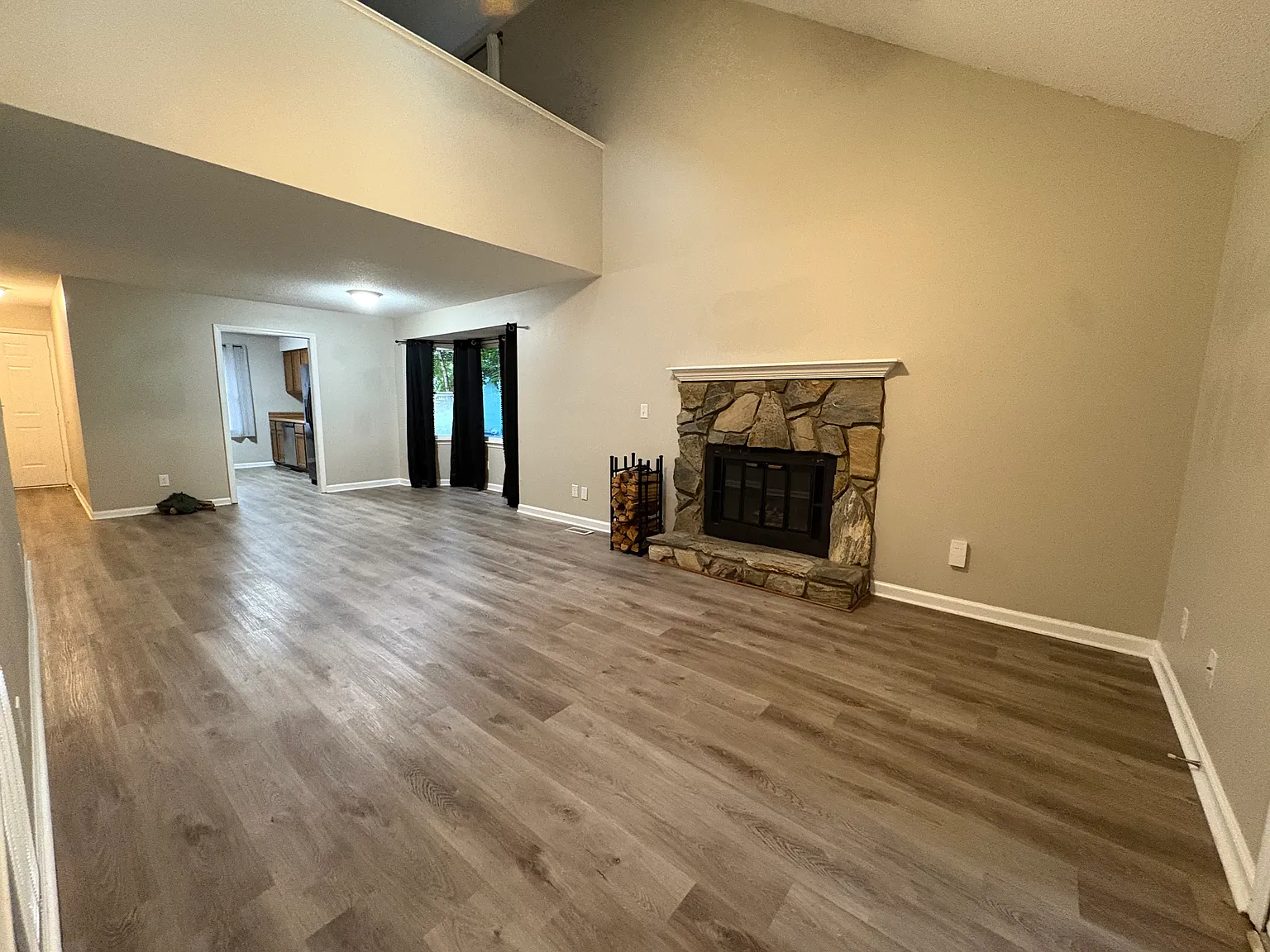 3 bed, 1739 sqft, $1,900 — Photo 2