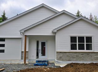 47 Moonlight Dr, Mount Uniacke, NS B0N1Z0