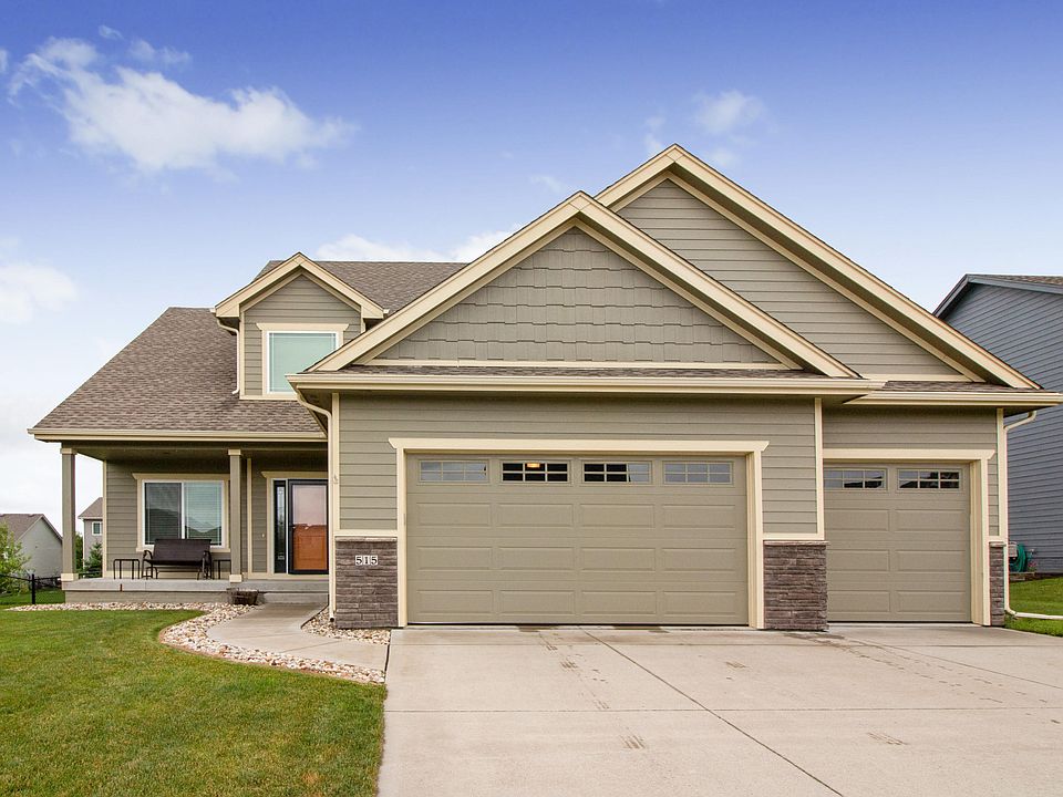 1st image of 515 NW Seasons Dr