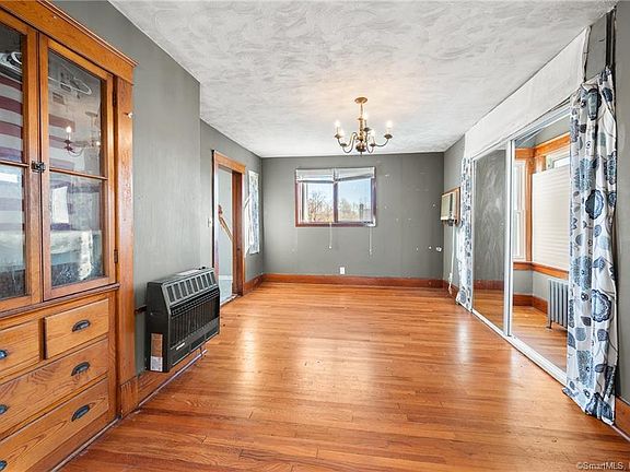 5th image of 46 Sander St