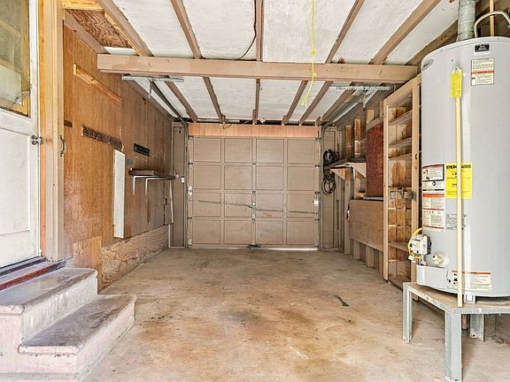 4th image of 1914 Oaklawn Dr
