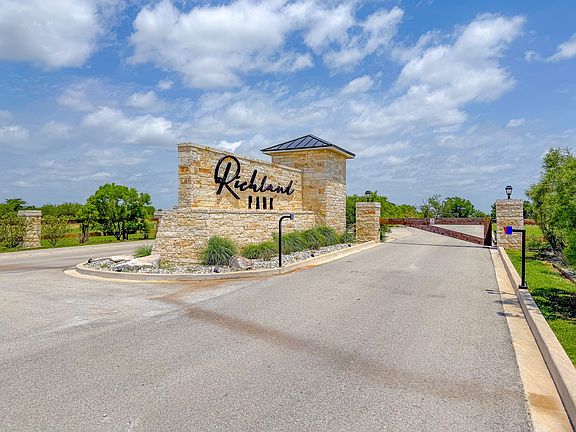 4th image of 74 Richland Park Dr