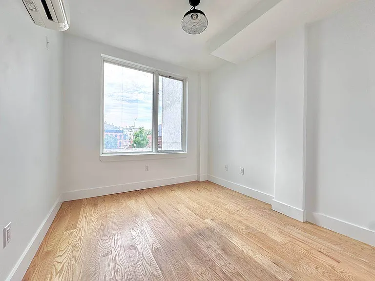 189 Johnson Ave #4B — Photo 3