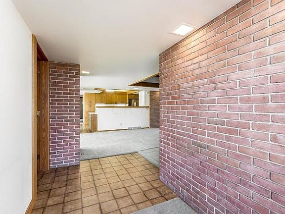 5th image of 3445 Woodview Pl