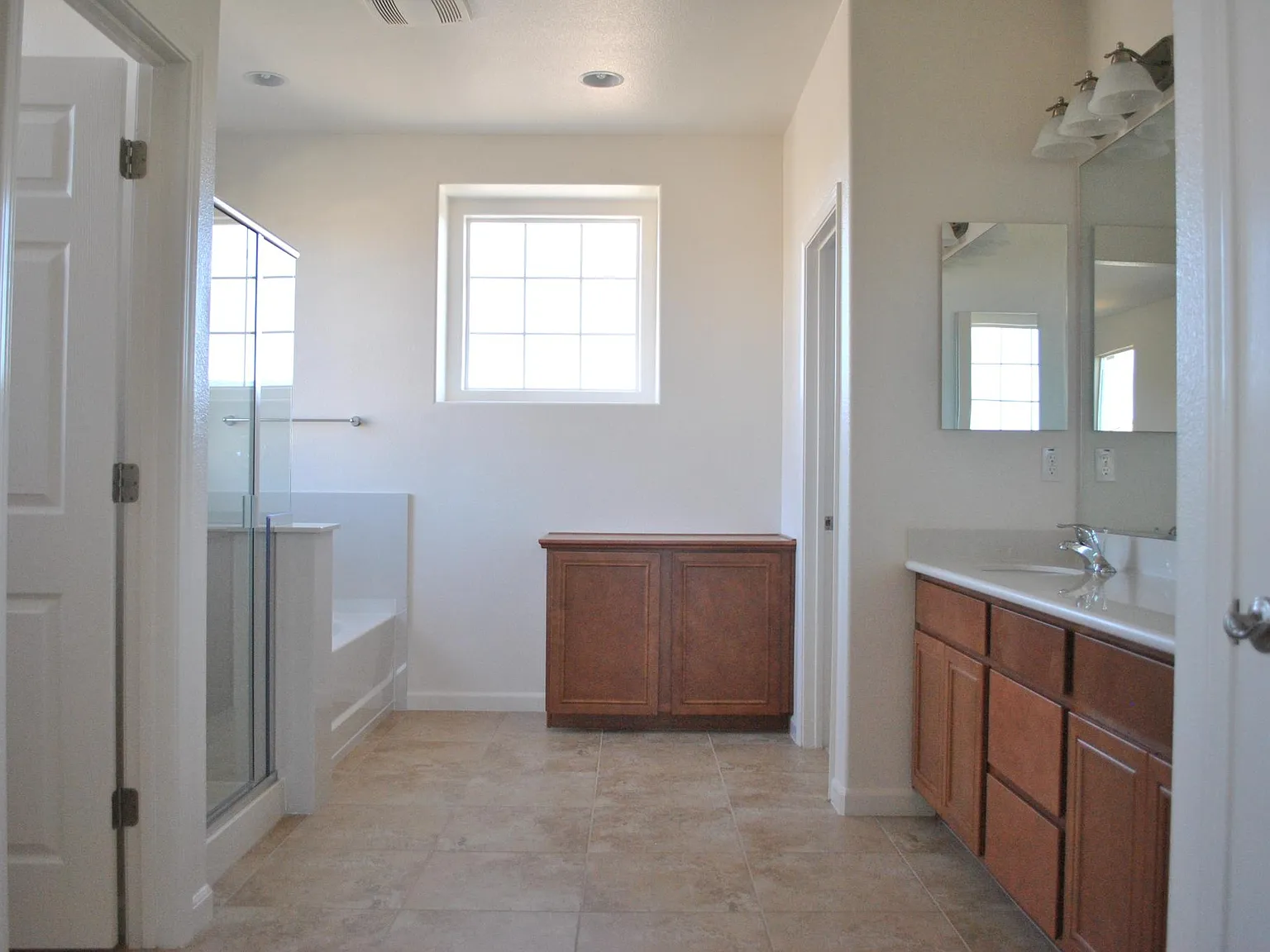 5 bed, 3030 sqft, $5,400 — Photo 3