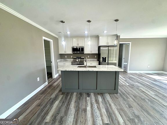 3rd image of 1056 Field St