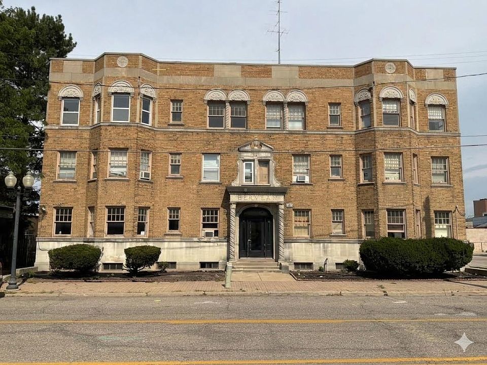 1st image of 318 W 2nd