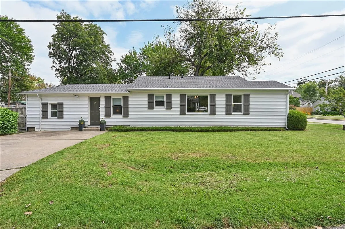 3 bed, 2.0 bath, 1182 sqft, $2,500 — Photo 3