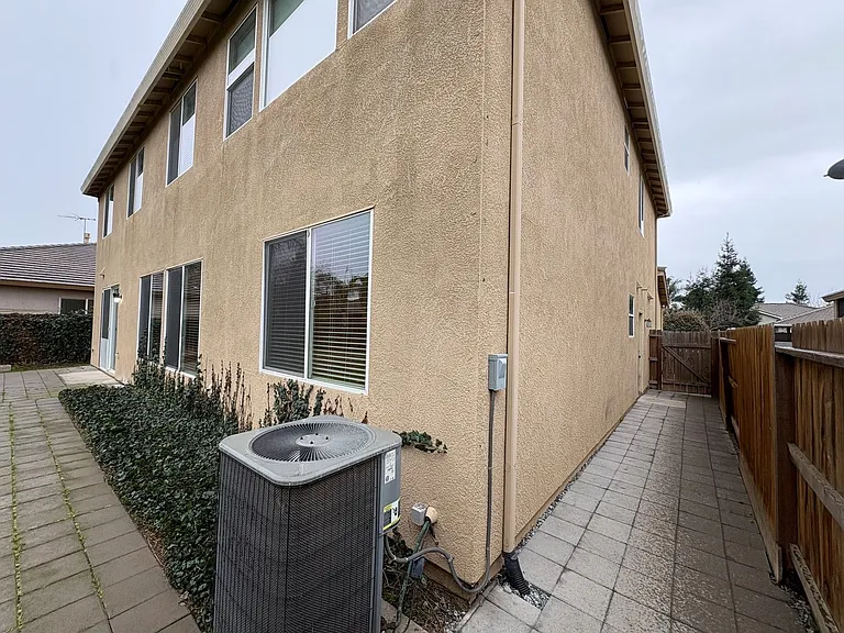 3116 W Buena Vista Ave — Photo 7
