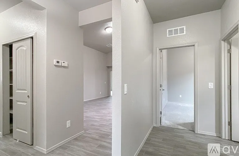 343 Berwick Pl — Photo 1