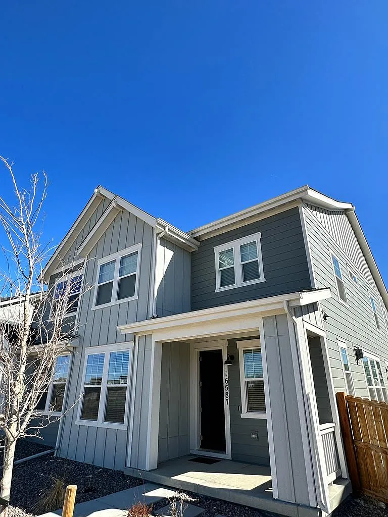4 bed, 3.5 bath, 2900 sqft, $3,500 — Photo 2
