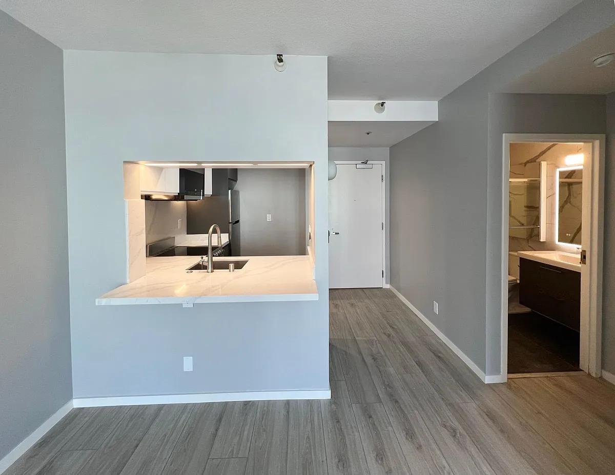 Building Photo - 300 3rd St #7XX