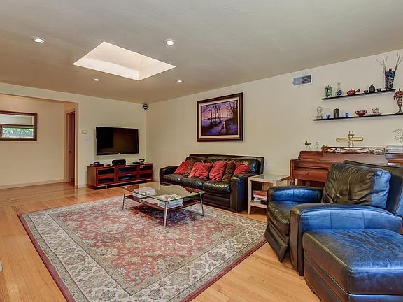 5th image of 1247 Madrona Ave