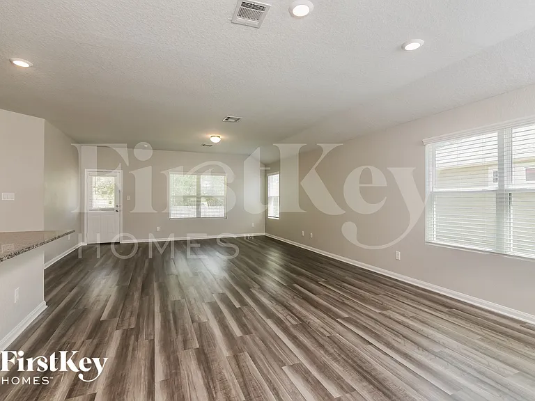 14935 Cheshire Way — Photo 2