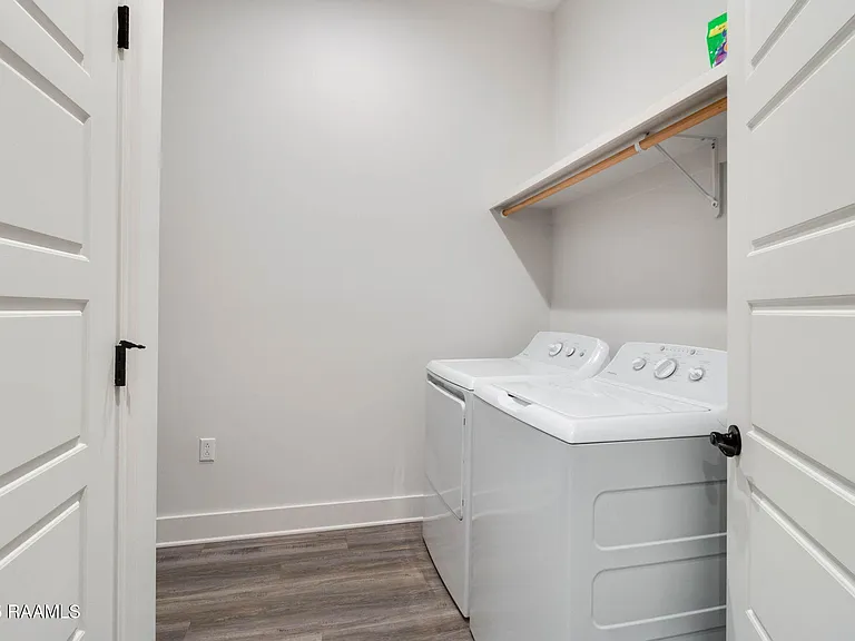711 E Main St #100 — Photo 17