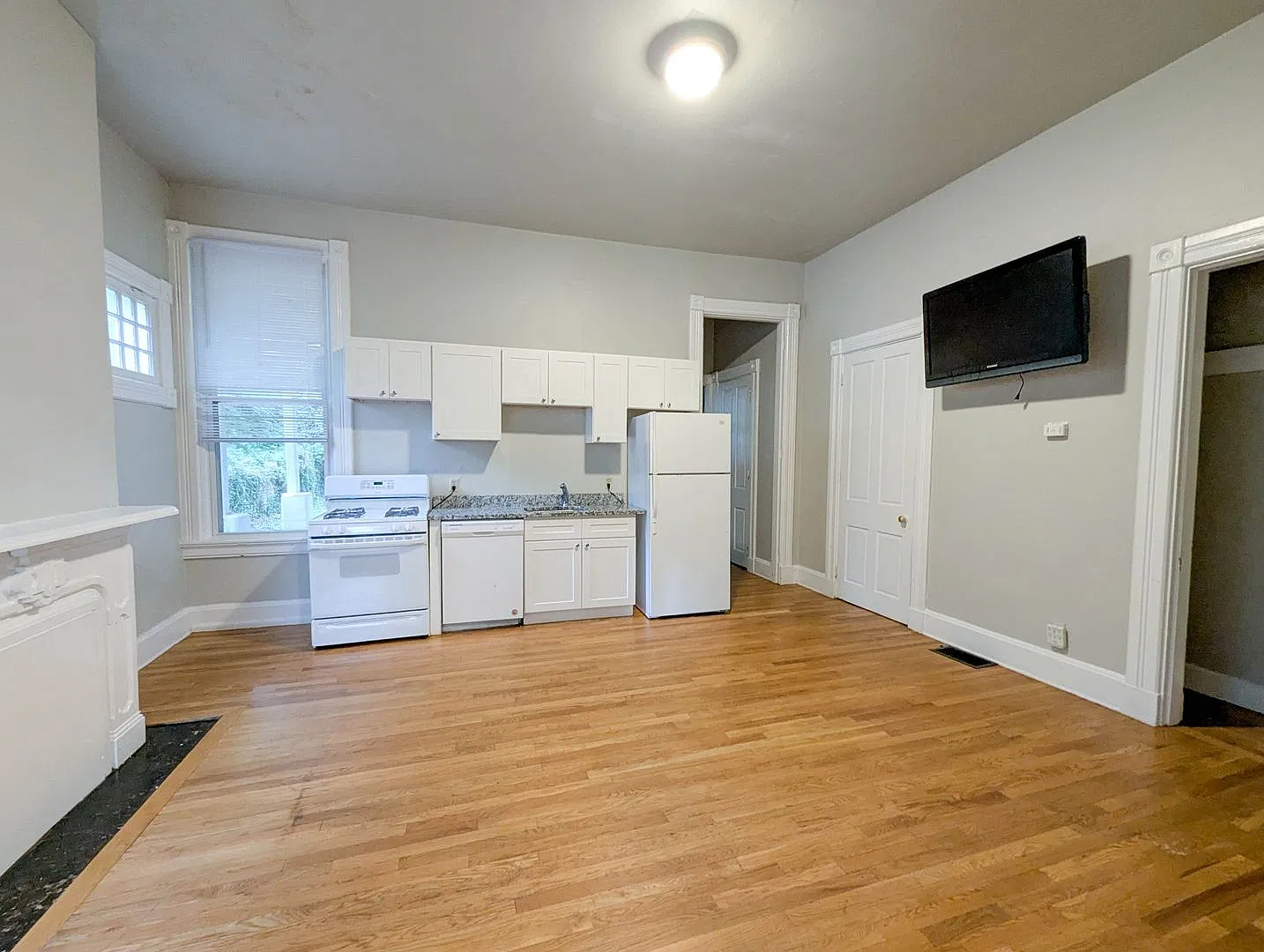 32 Conklin Apts — Photo 4