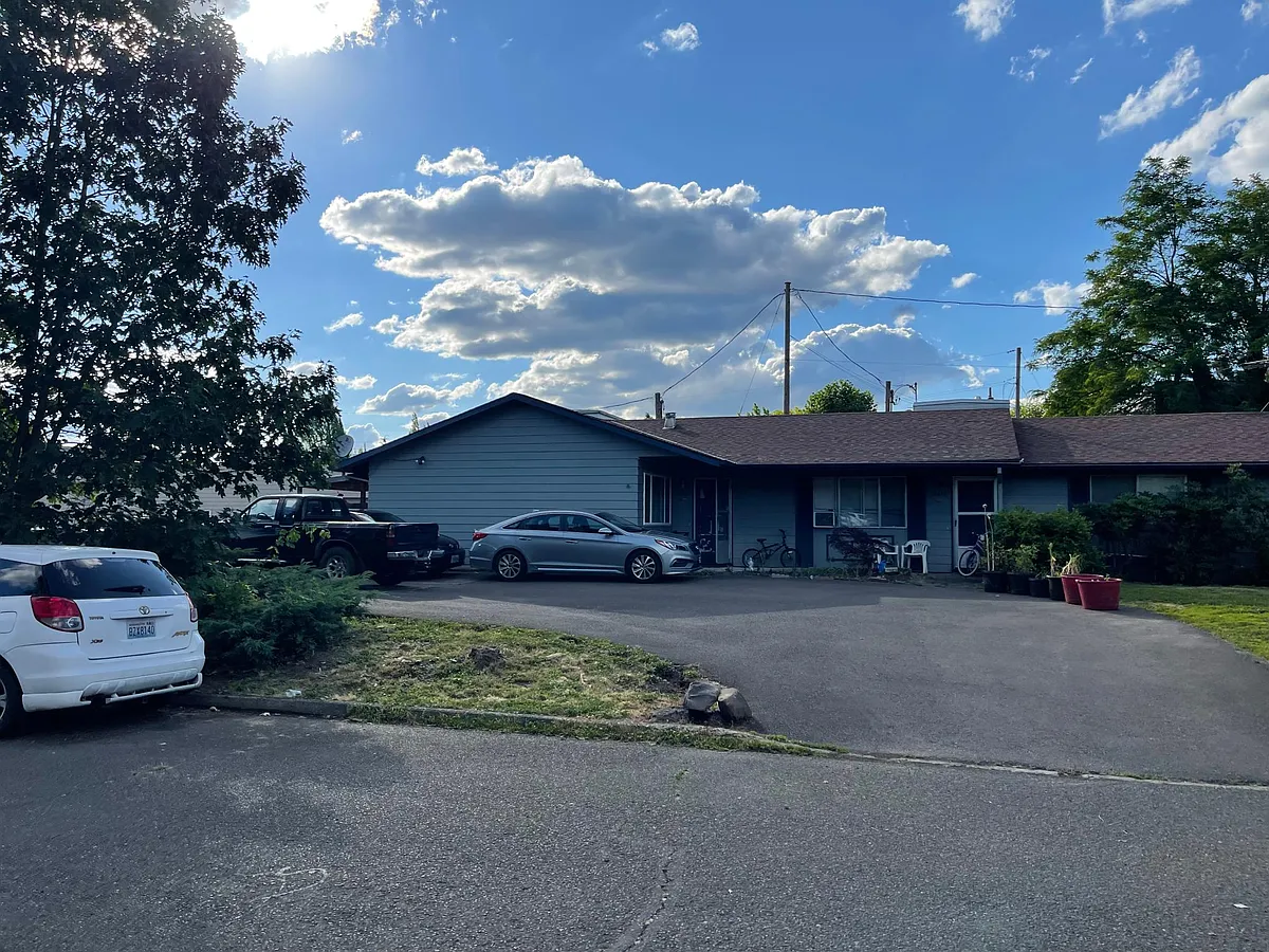 Building Photo - 12485 SW Ash Ave