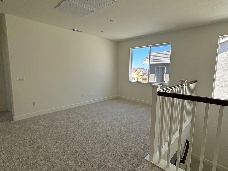 477 Trillium Ct — Photo 12