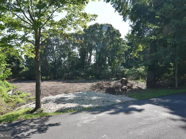 8099 Forest Glen Dr, Pasadena, MD 21122