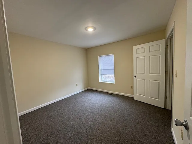 258 Lindsay Dr — Photo 5