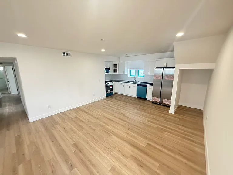 1507 W 208th St — Photo 13