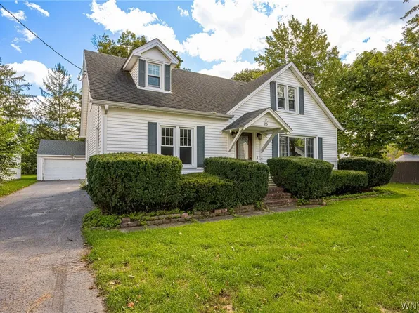 25 Pearl St, Holland, NY 14080