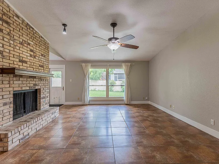 2331 Bluffridge St — Photo 5