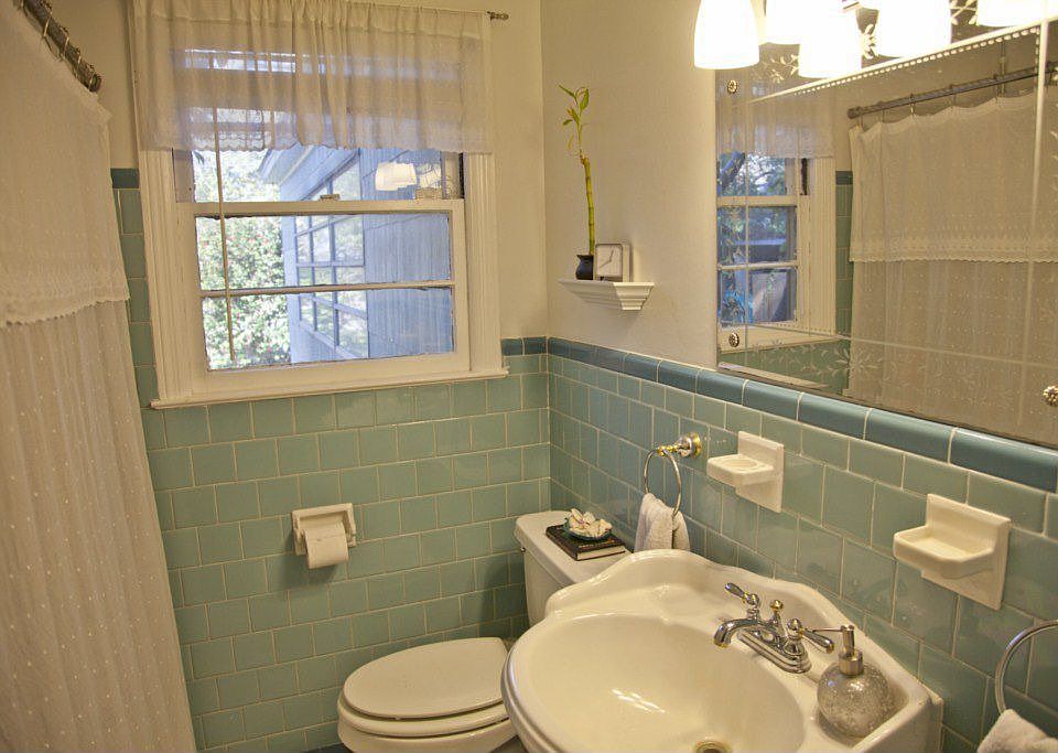 2nd image of 2412 E 40th St
