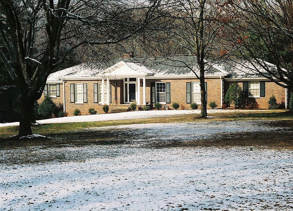 2nd image of 1700 Kenesaw Dr
