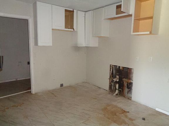 3rd image of 2805 E 2nd St