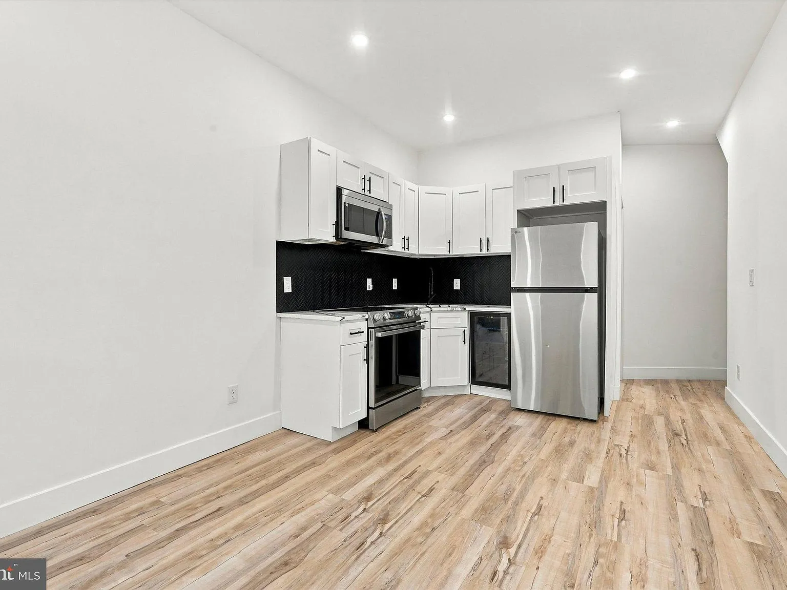 2 bed, 1.0 bath, 600 sqft, $1,600 — Photo 4