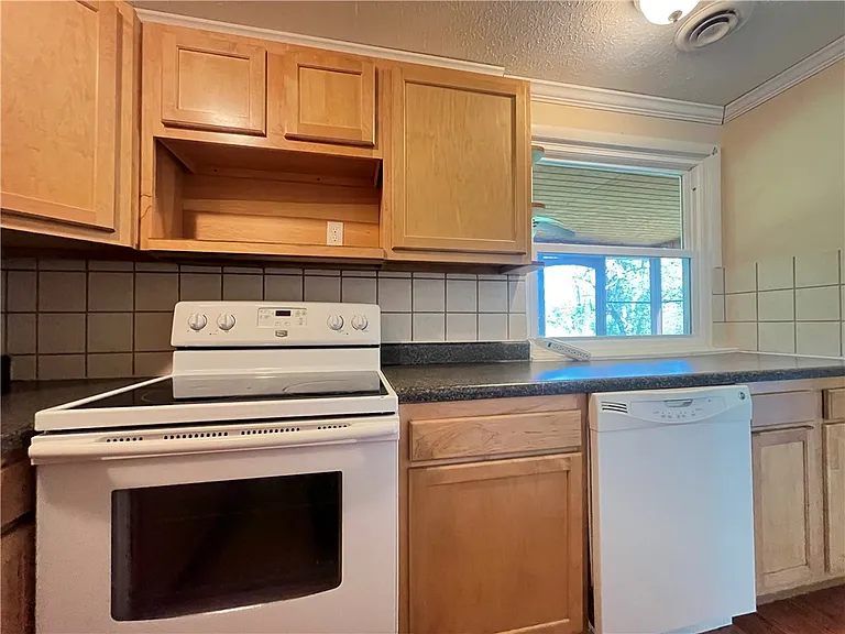 520 Etna Rd #A — Photo 8