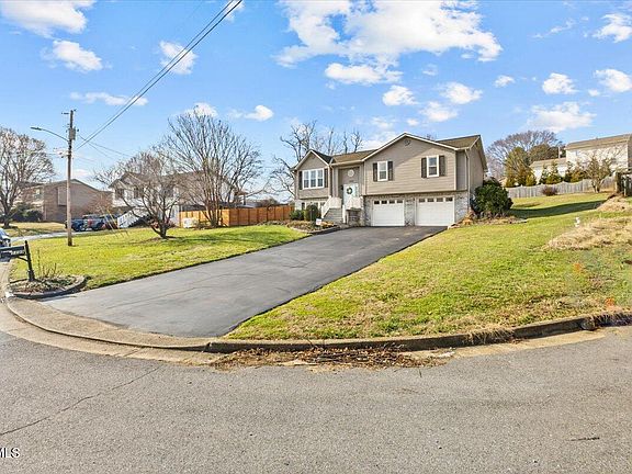5th image of 1109 Windsor Ln