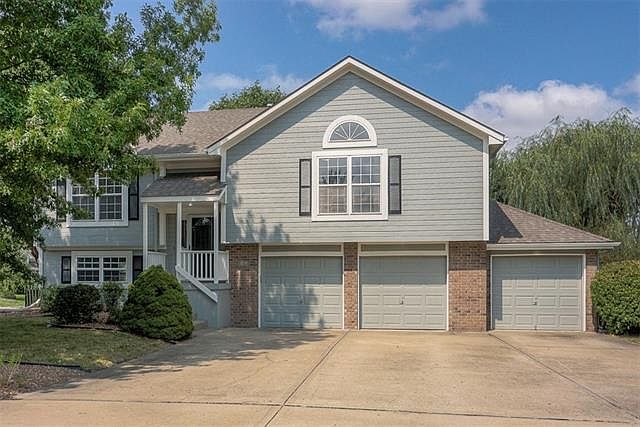 800 NE Carousel Ln, Lees Summit, MO 64086 | Zillow