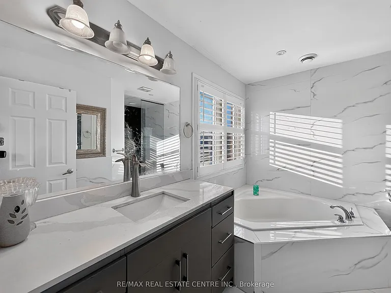 266 Fennamore Ter — Photo 15