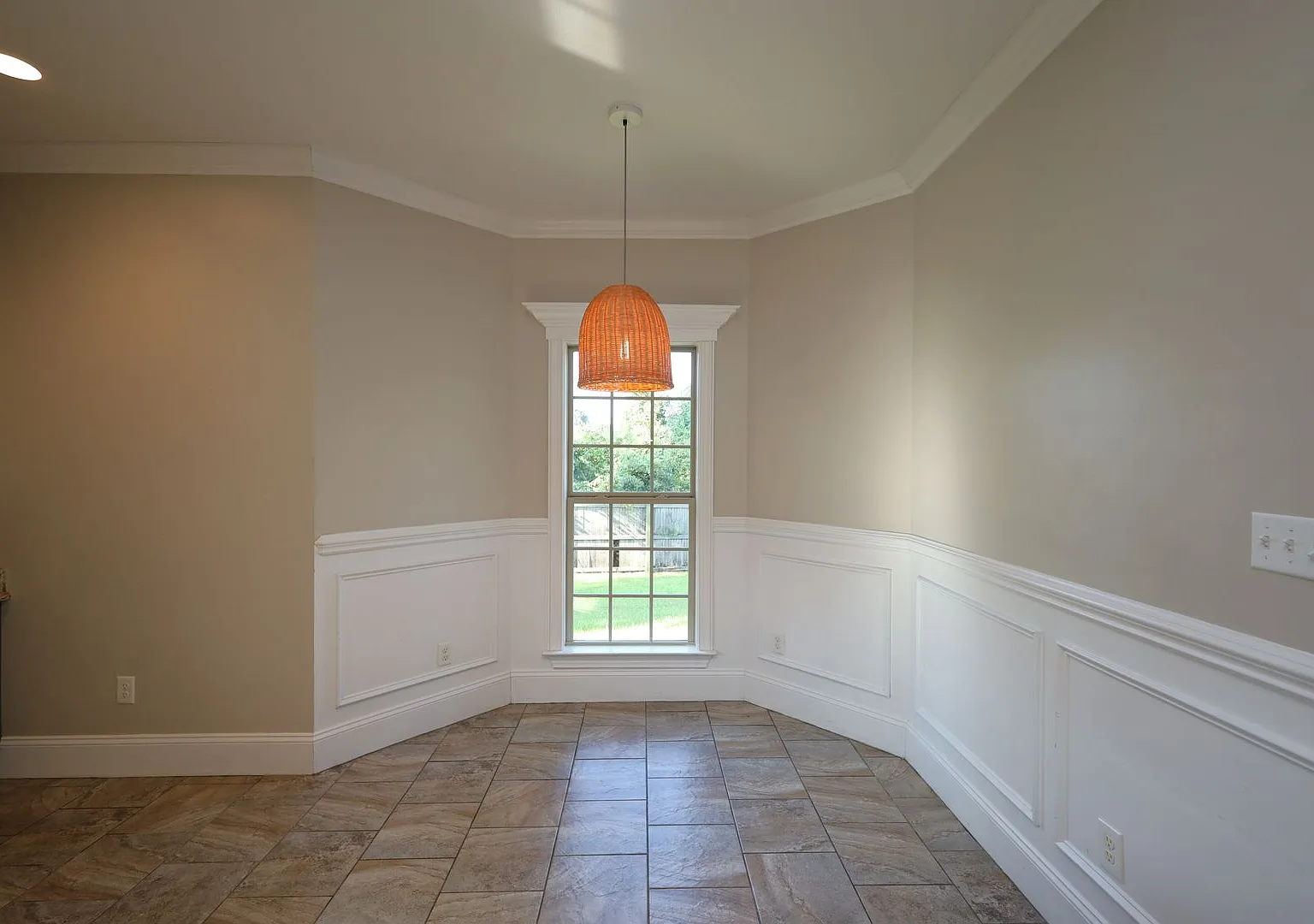 4220 Bowen Way (HVP) — Photo 4