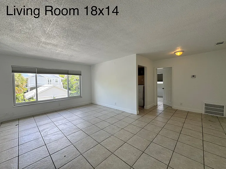 425 NE 7th Ave #5 — Photo 6