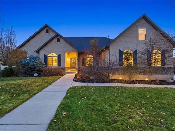 2nd image of 512 E Ridge Dr